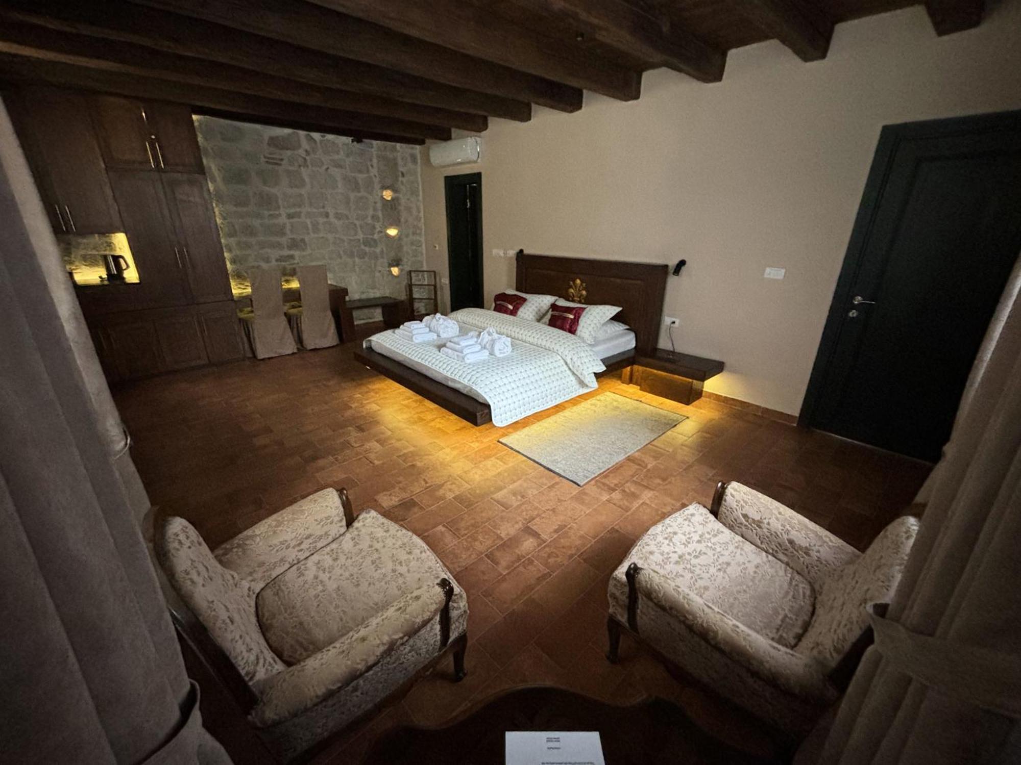 Kazin Supreme Hotel Kotor Luaran gambar