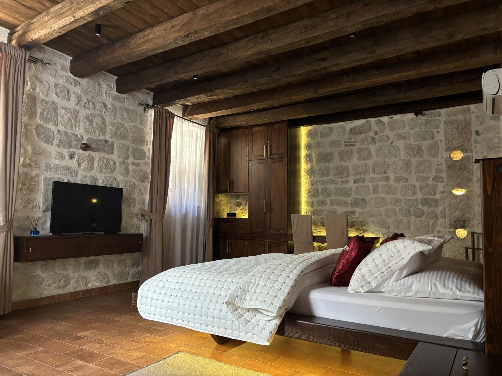 Kazin Supreme Hotel Kotor Luaran gambar