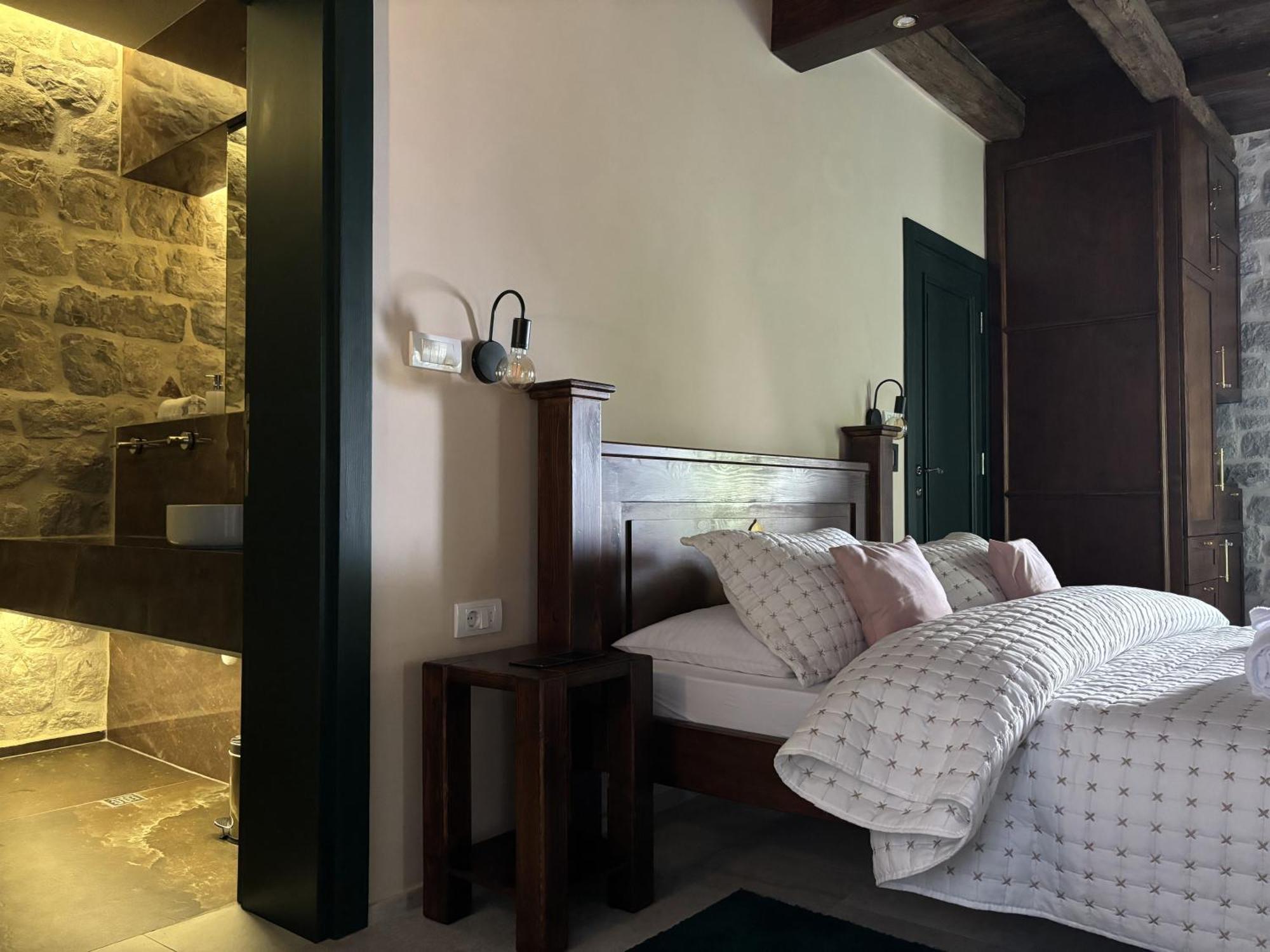 Kazin Supreme Hotel Kotor Luaran gambar