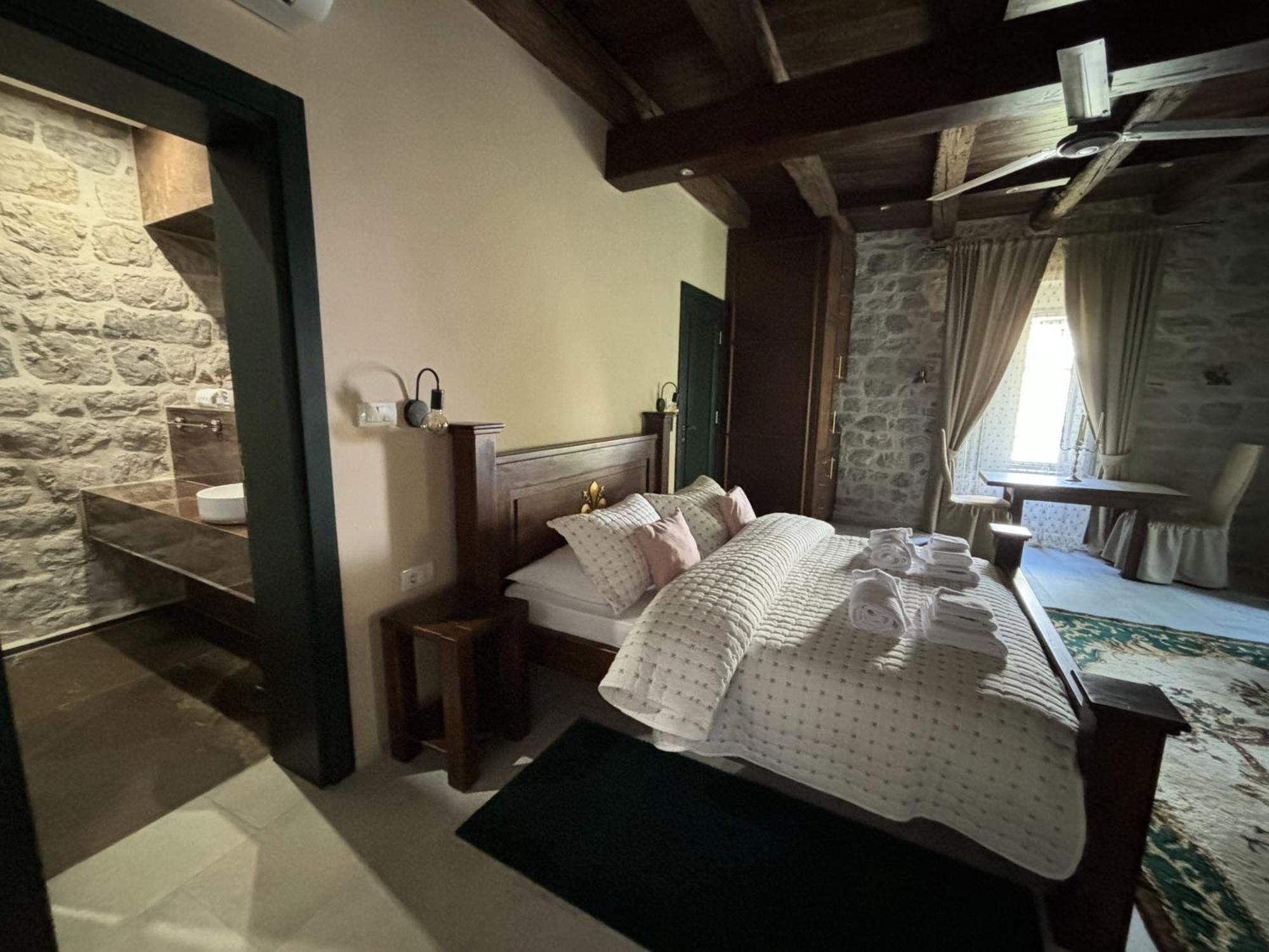 Kazin Supreme Hotel Kotor Luaran gambar