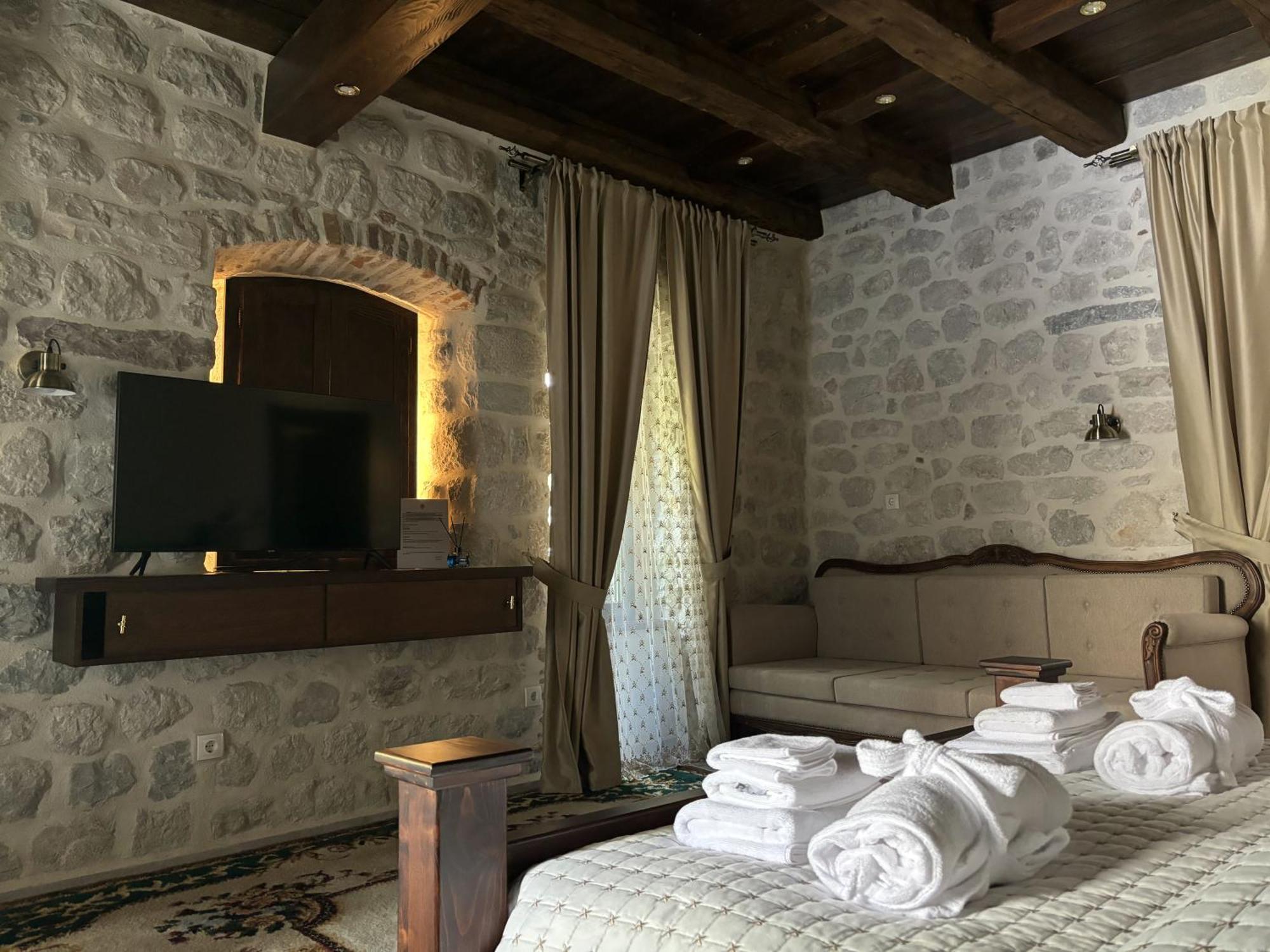Kazin Supreme Hotel Kotor Luaran gambar