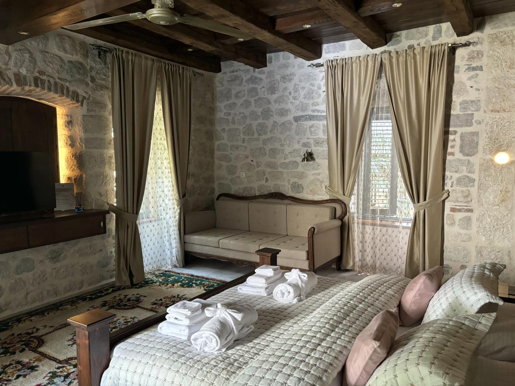 Kazin Supreme Hotel Kotor Luaran gambar