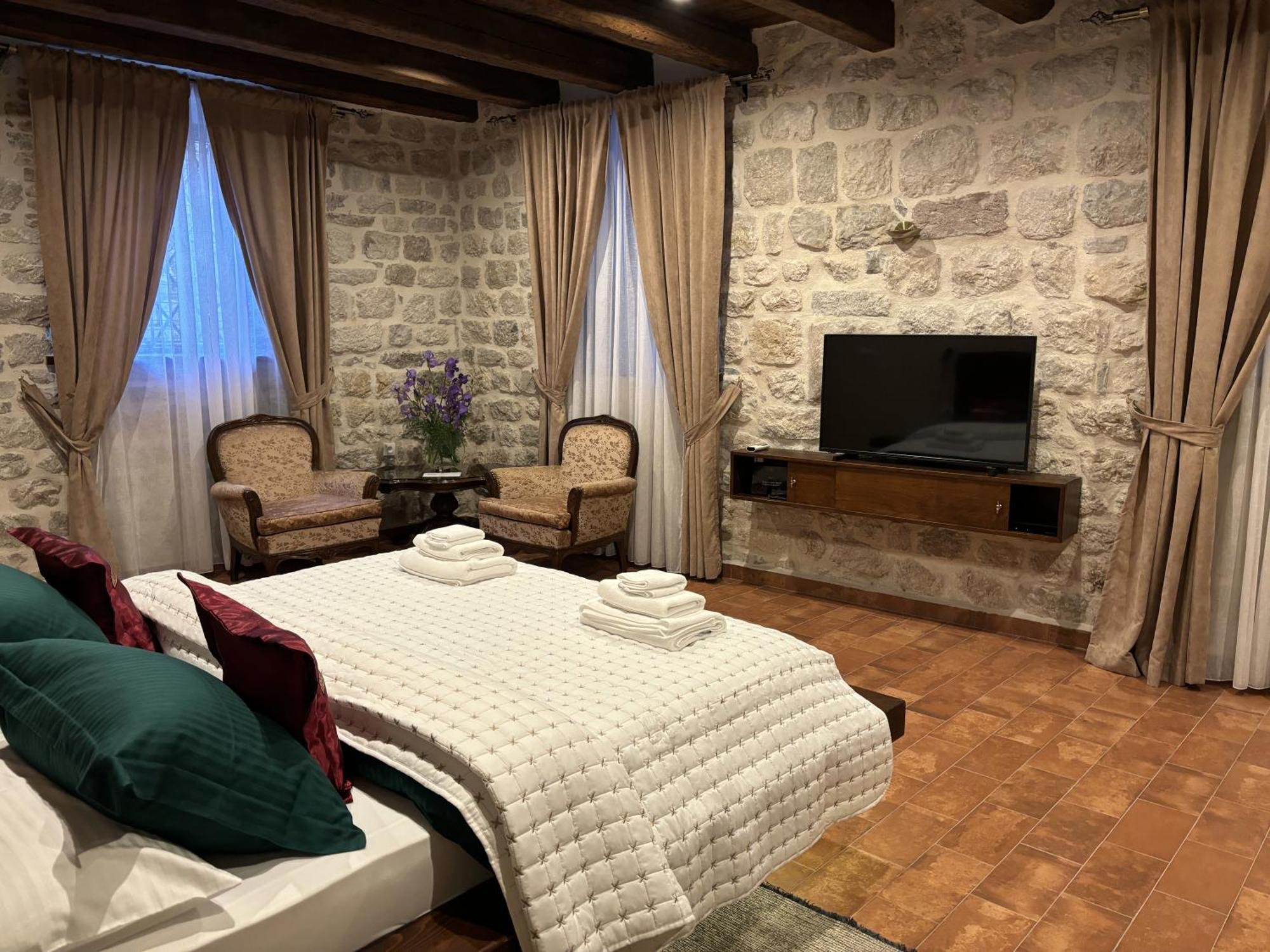 Kazin Supreme Hotel Kotor Luaran gambar